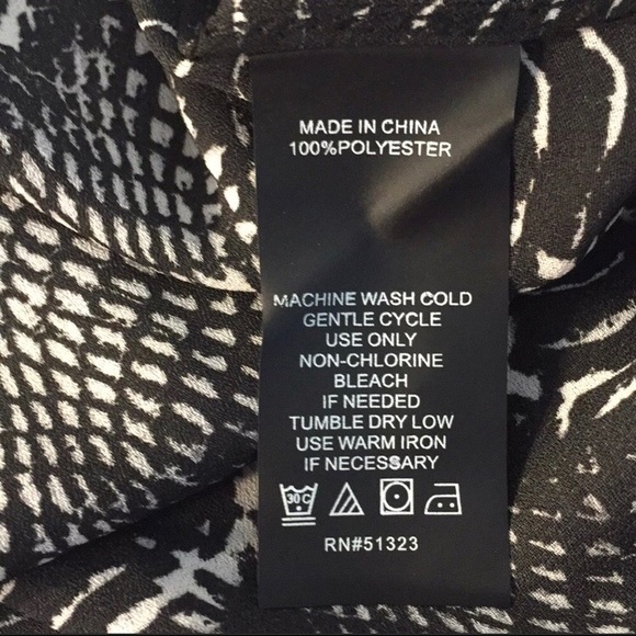 Vince Camuto Sleeveless Snake Print Blouse - Picture 4 of 6